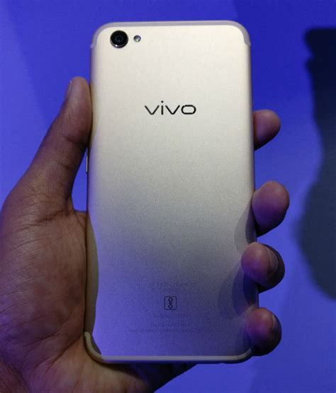 Vivo V5 Plus Hands.